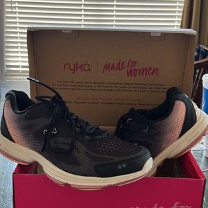 New In box RYKA DEVO Plus 2 Walking Shoes